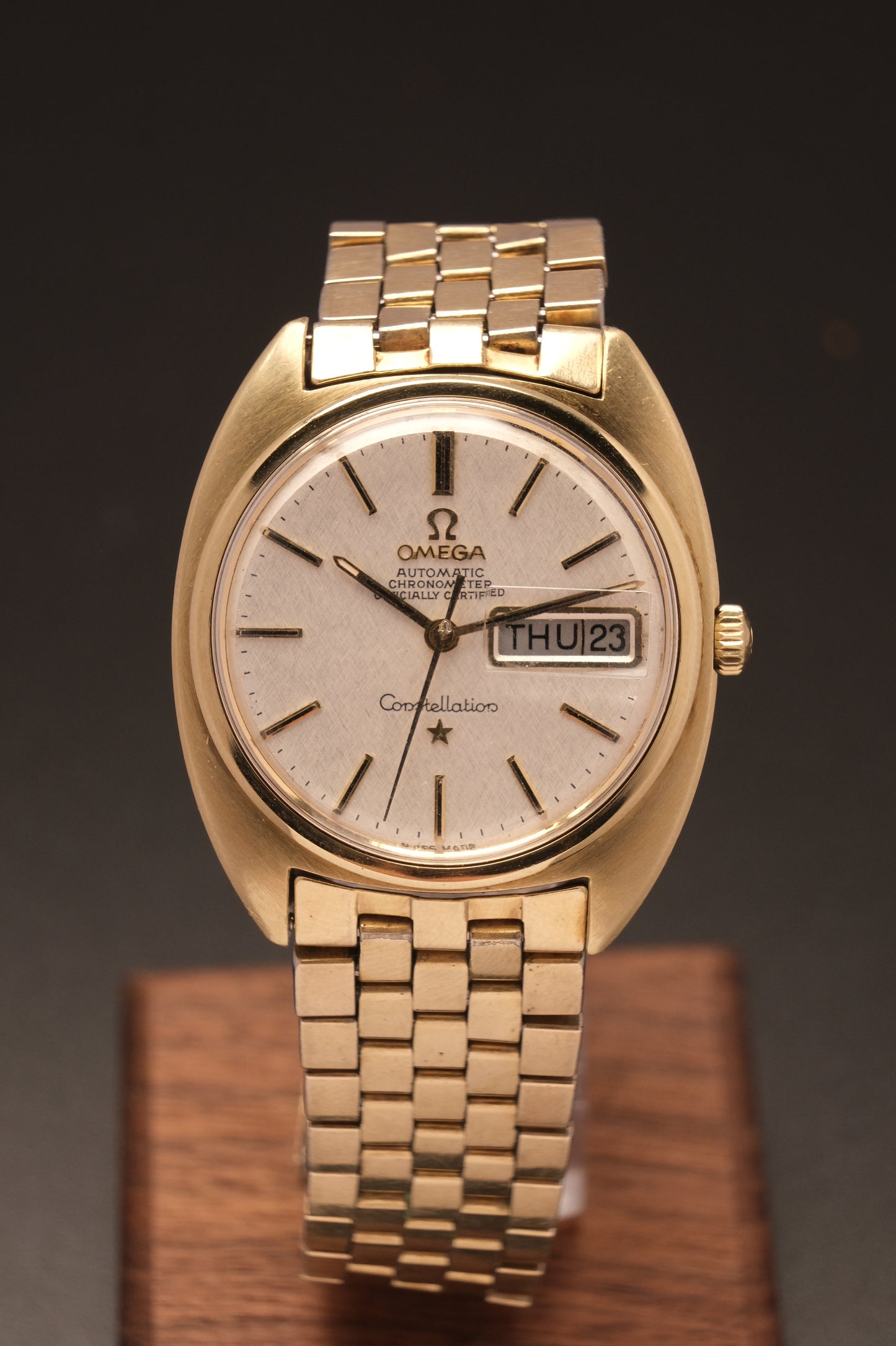 OMEGA Constellation C-shape Day-date Chronometer Linen White Dial - 168.029