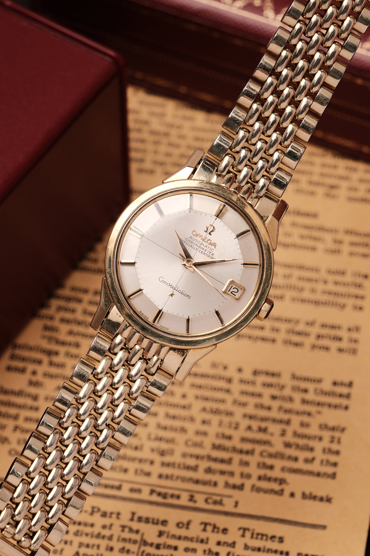 1966 OMEGA CONSTELLATION PIE PAN DOG LEG GOLD CROSS HAIR DIAL AUTOMATIC CHRONOMETER REF. 14902-61 SC
