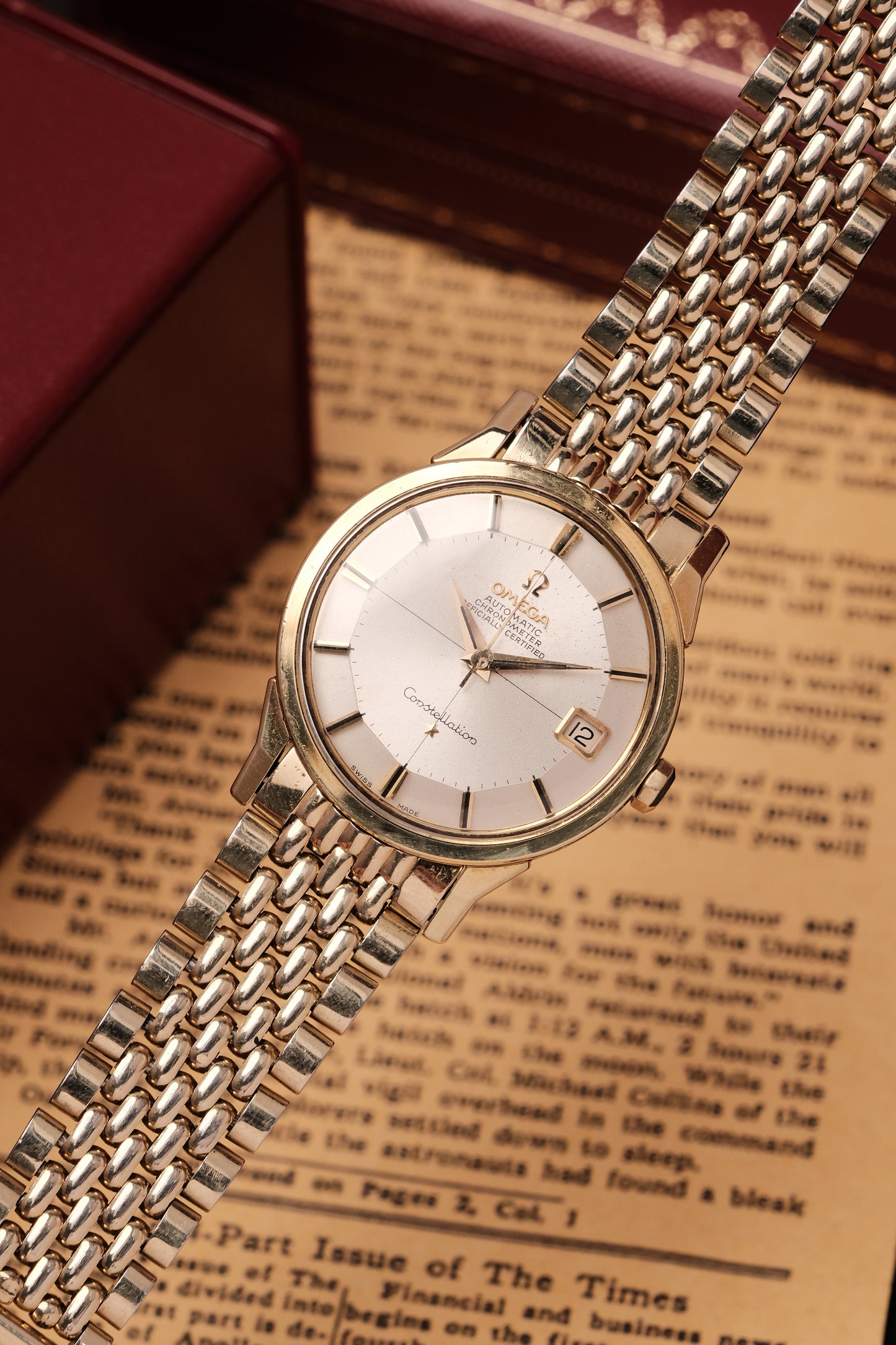 1966 OMEGA CONSTELLATION PIE PAN DOG LEG GOLD CROSS HAIR DIAL AUTOMATIC CHRONOMETER REF. 14902-61 SC