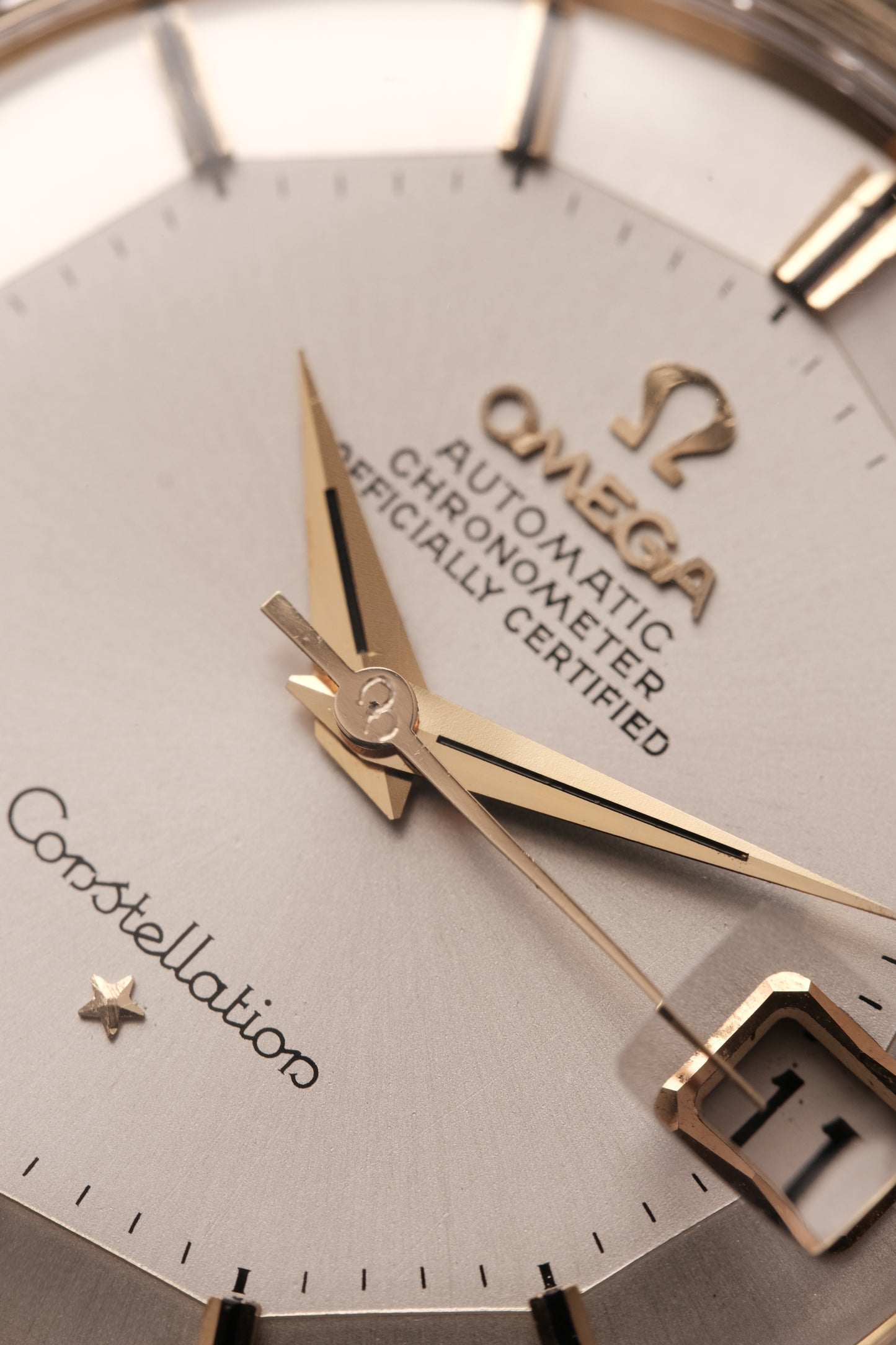1959 OMEGA CONSTELLATION PIE PAN DOG LEG White Dial AUTOMATIC CHRONOMETER REF. 168.005 ( Black Strap)