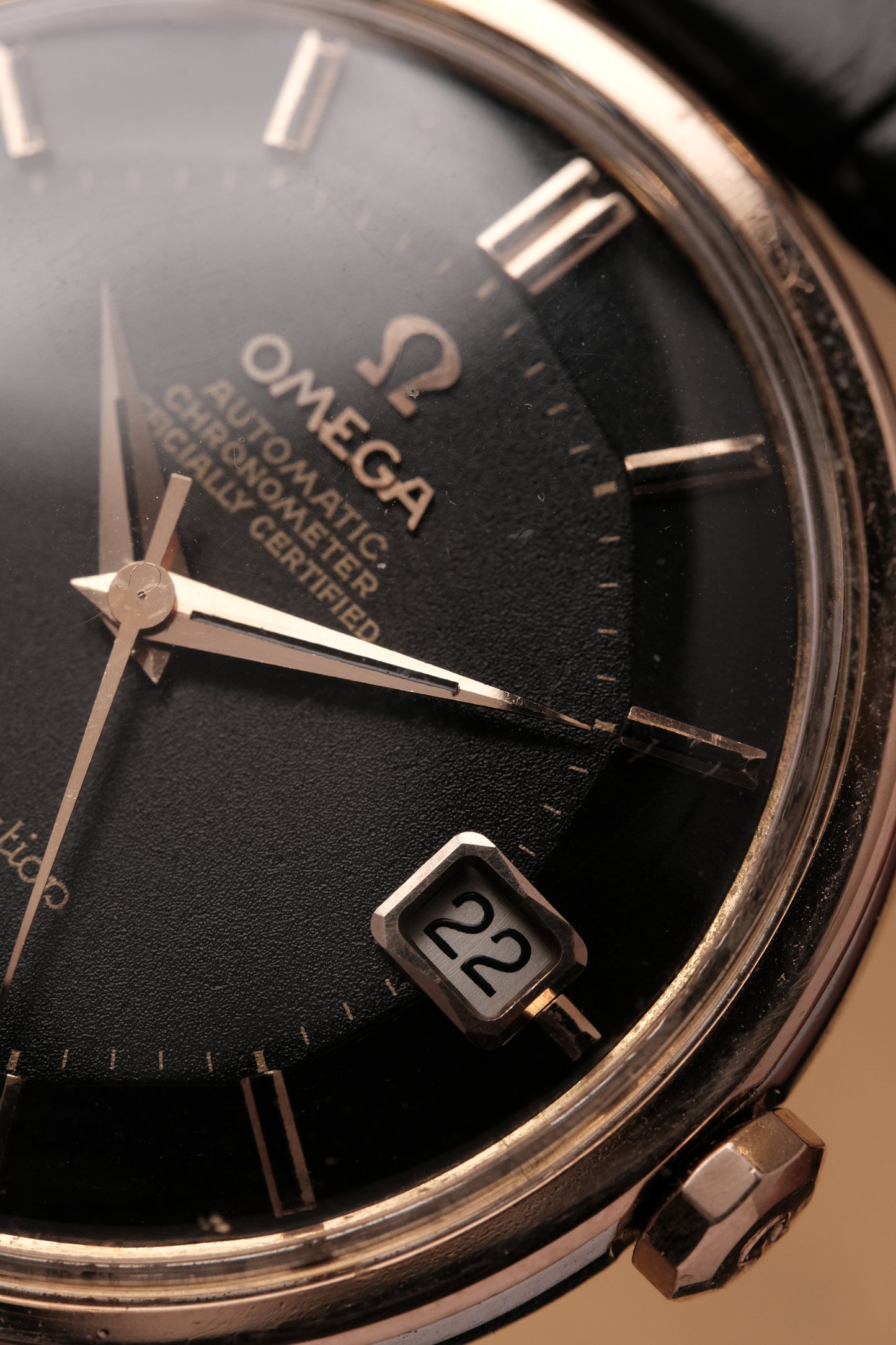 1963 OMEGA CONSTELLATION PIE PAN DOG LEG Black Dial Rose Gold AUTOMATIC CHRONOMETER REF. 168.005