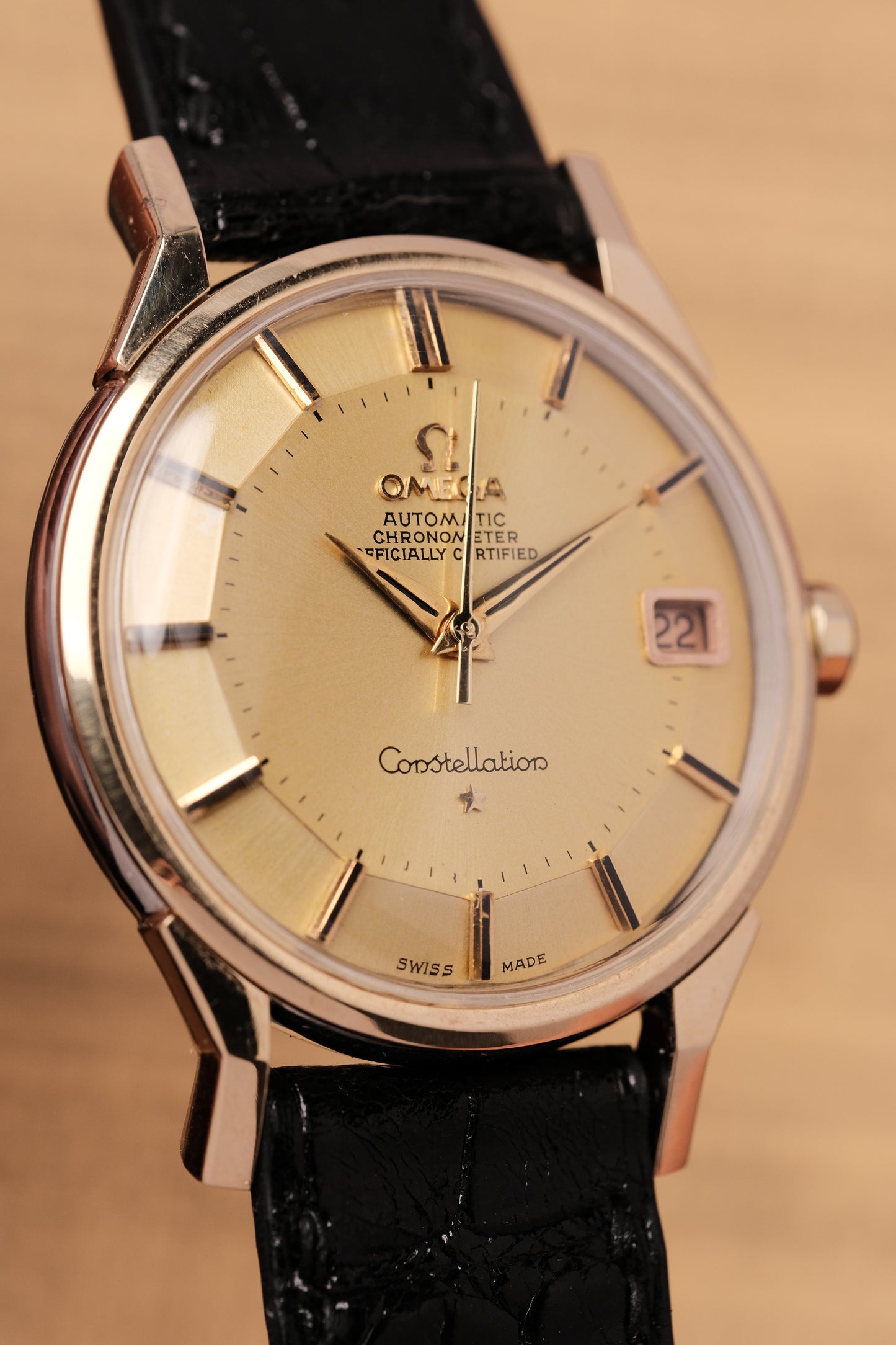 1968 OMEGA CONSTELLATION PIE PAN DOG LEG Yellow Gold - Champagne Dial AUTOMATIC CHRONOMETER REF. 168.005