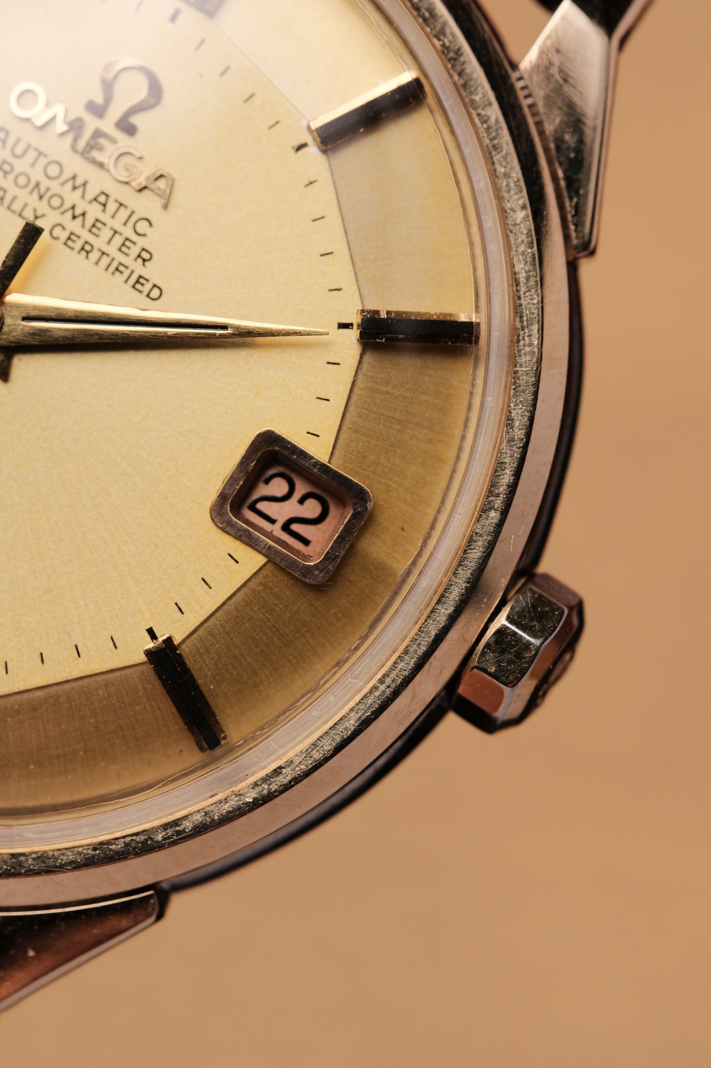 1968 OMEGA CONSTELLATION PIE PAN DOG LEG Yellow Gold - Champagne Dial AUTOMATIC CHRONOMETER REF. 168.005