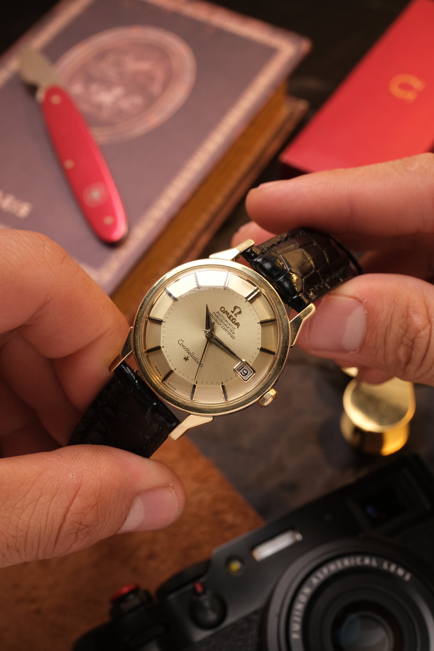 OMEGA CONSTELLATION PIE PAN DOG LEG GOLD AUTOMATIC CHRONOMETER REF. 168.005 Black Leather Strap