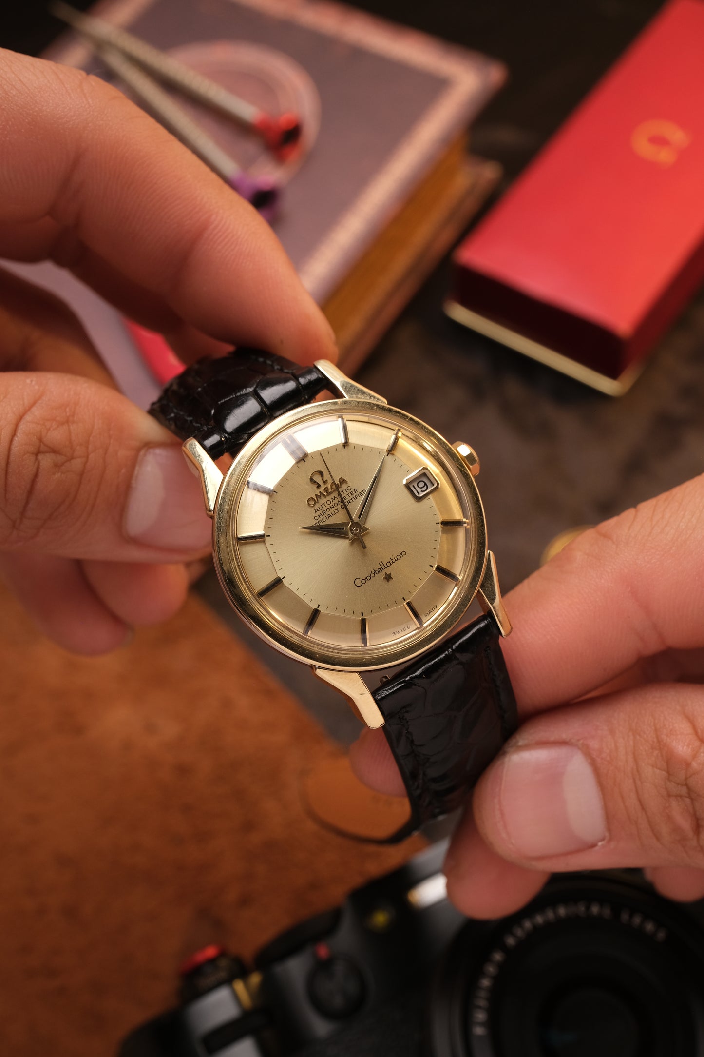 OMEGA CONSTELLATION PIE PAN DOG LEG GOLD AUTOMATIC CHRONOMETER REF. 168.005 Black Leather Strap