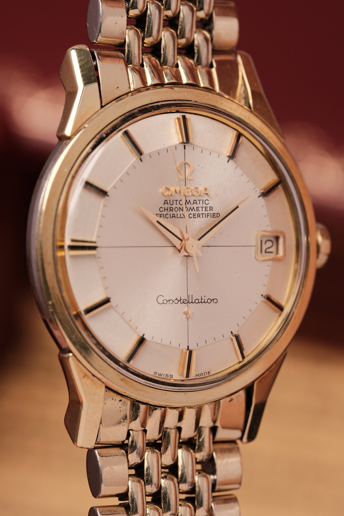 1966 OMEGA CONSTELLATION PIE PAN DOG LEG GOLD CROSS HAIR DIAL AUTOMATIC CHRONOMETER REF. 14902-61 SC