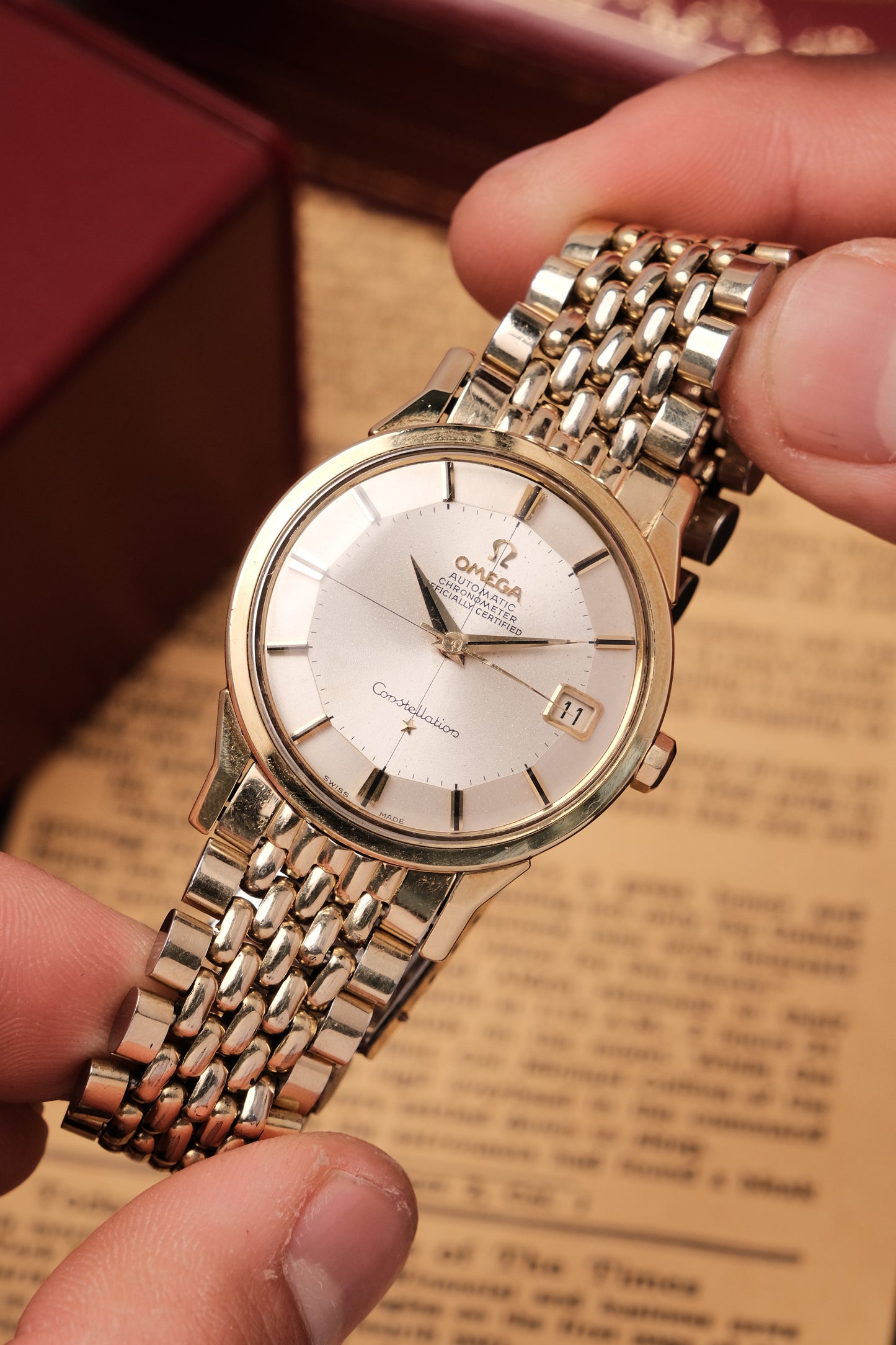 1966 OMEGA CONSTELLATION PIE PAN DOG LEG GOLD CROSS HAIR DIAL AUTOMATIC CHRONOMETER REF. 14902-61 SC