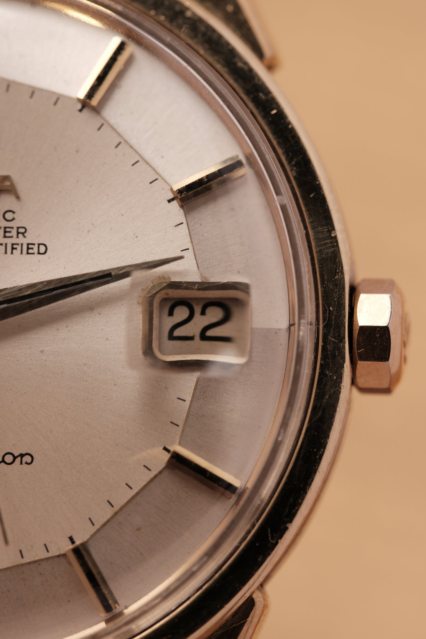 OMEGA CONSTELLATION PIE PAN DOG LEG GOLD AUTOMATIC CHRONOMETER REF. 168.005 (MOD CASE BACK)