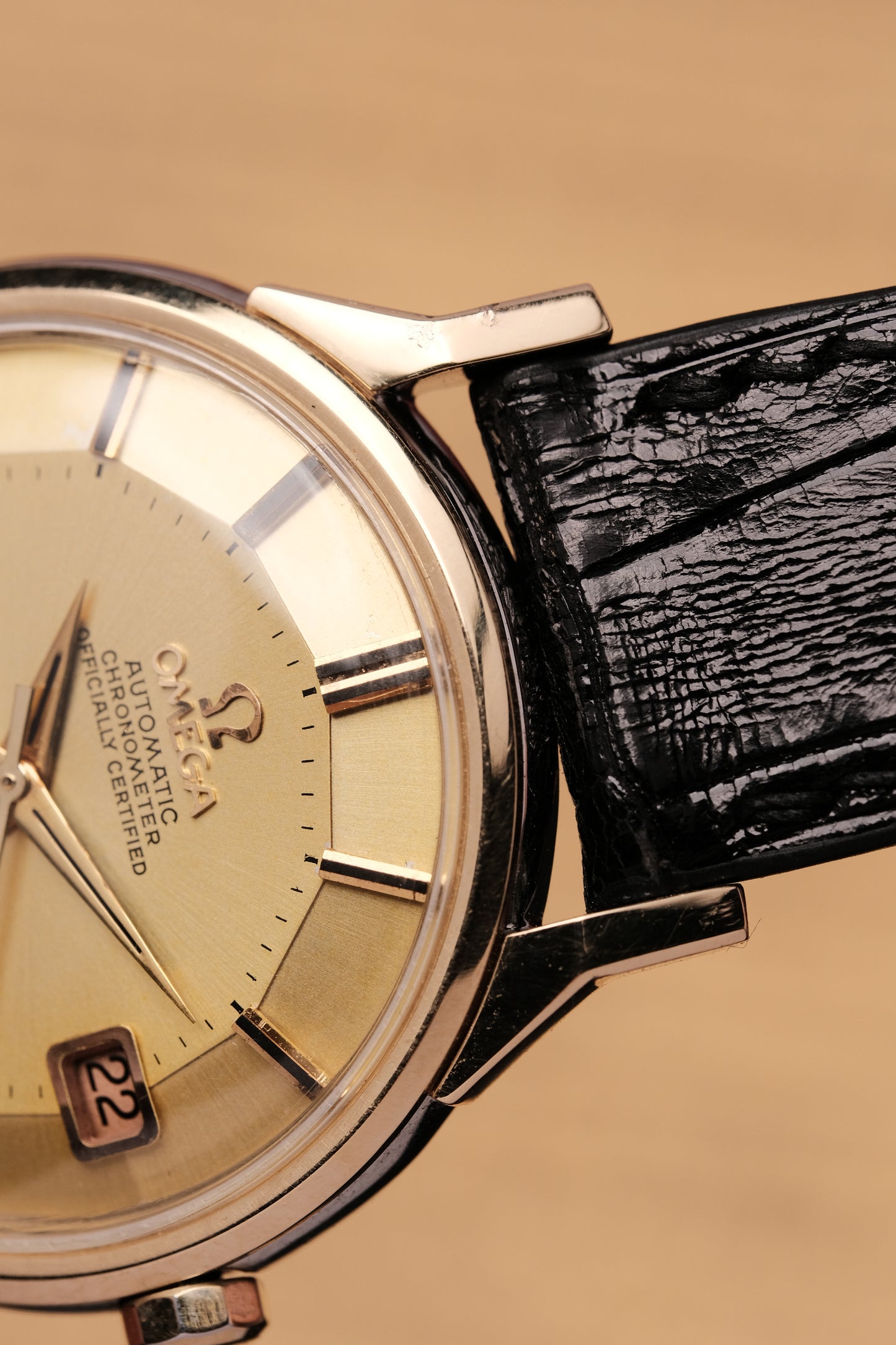 1968 OMEGA CONSTELLATION PIE PAN DOG LEG Yellow Gold - Champagne Dial AUTOMATIC CHRONOMETER REF. 168.005