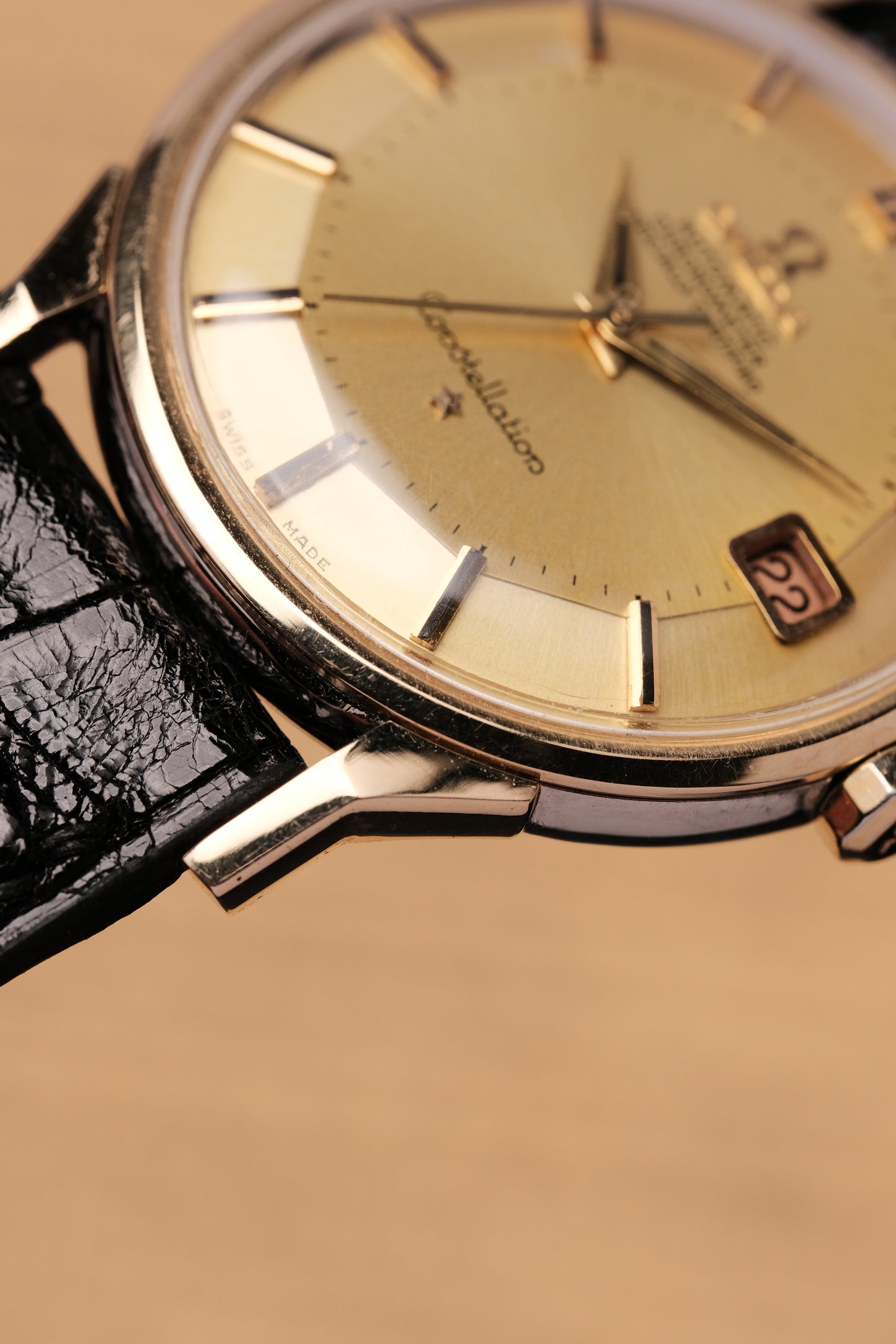 1968 OMEGA CONSTELLATION PIE PAN DOG LEG Yellow Gold - Champagne Dial AUTOMATIC CHRONOMETER REF. 168.005