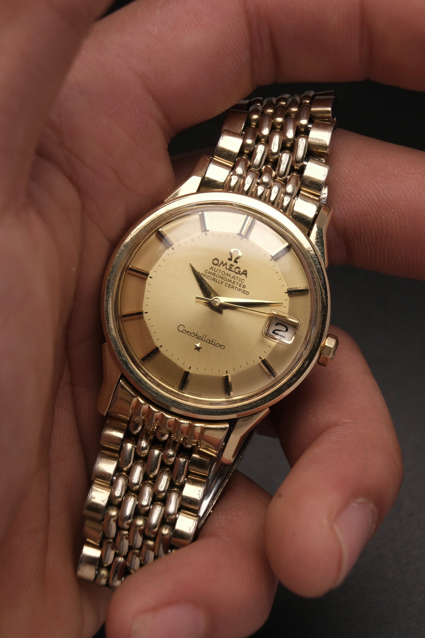 OMEGA CONSTELLATION PIE PAN DOG LEG GOLD AUTOMATIC CHRONOMETER REF. 168.005