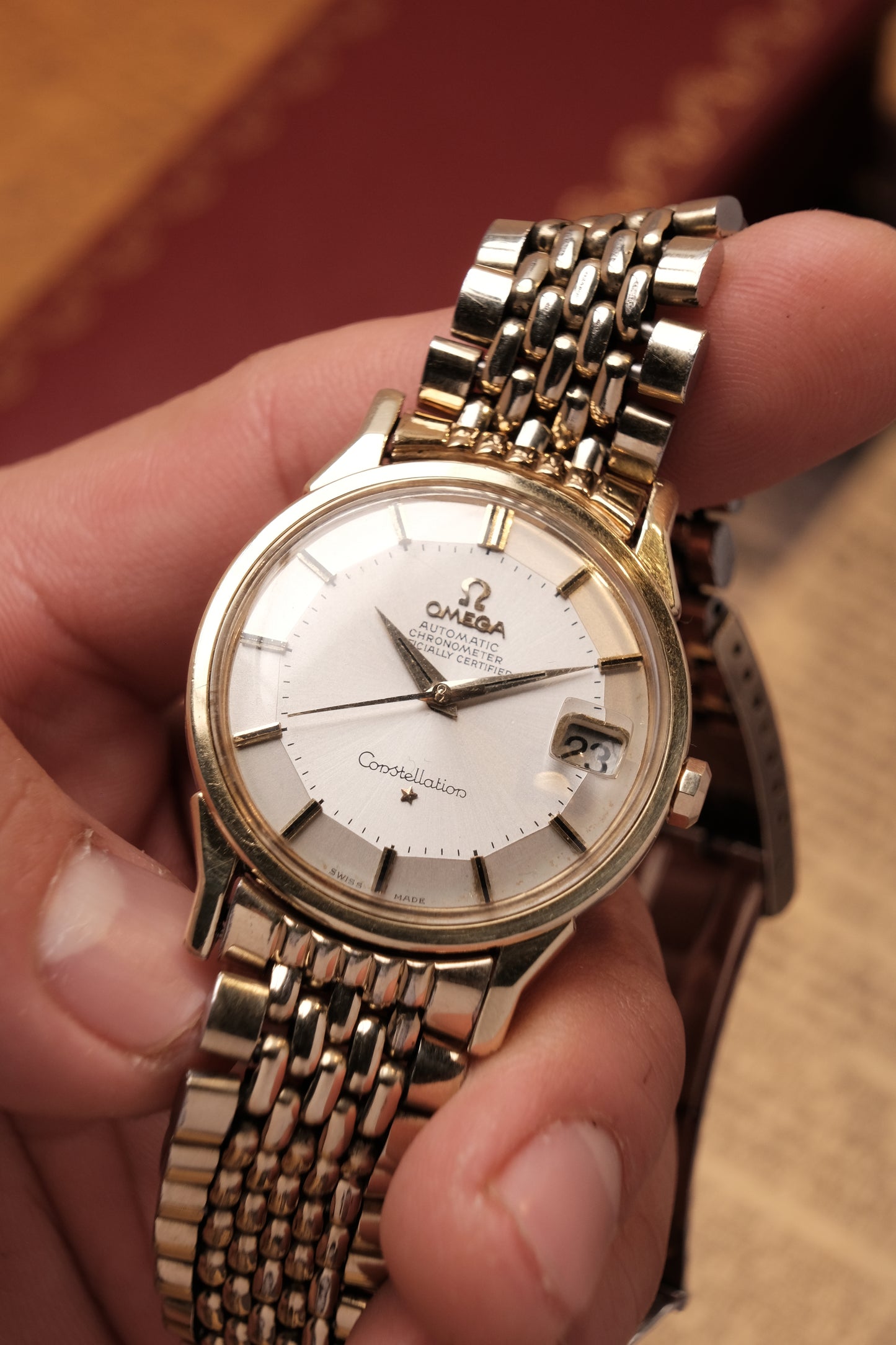 OMEGA CONSTELLATION PIE PAN DOG LEG GOLD AUTOMATIC CHRONOMETER REF. 168.005