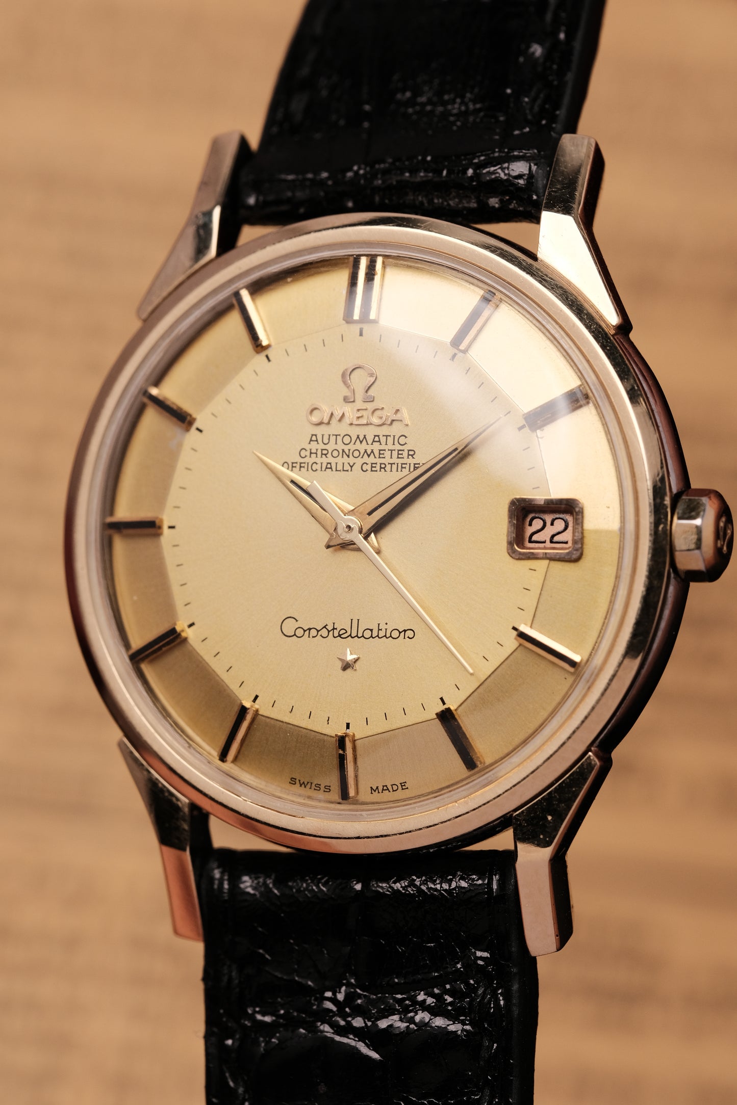 1968 OMEGA CONSTELLATION PIE PAN DOG LEG Yellow Gold - Champagne Dial AUTOMATIC CHRONOMETER REF. 168.005