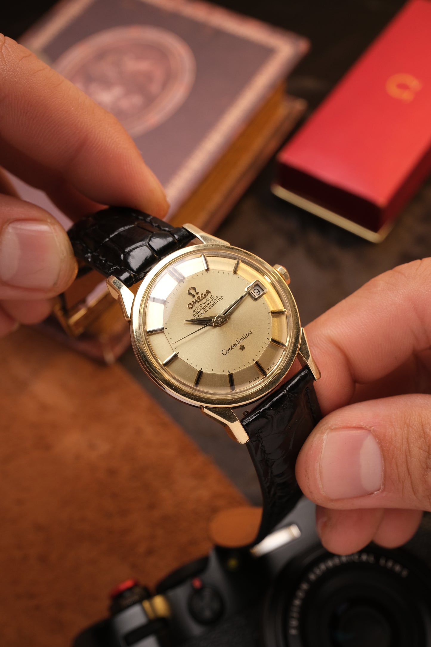 OMEGA CONSTELLATION PIE PAN DOG LEG GOLD AUTOMATIC CHRONOMETER REF. 168.005  Black Leather Strap