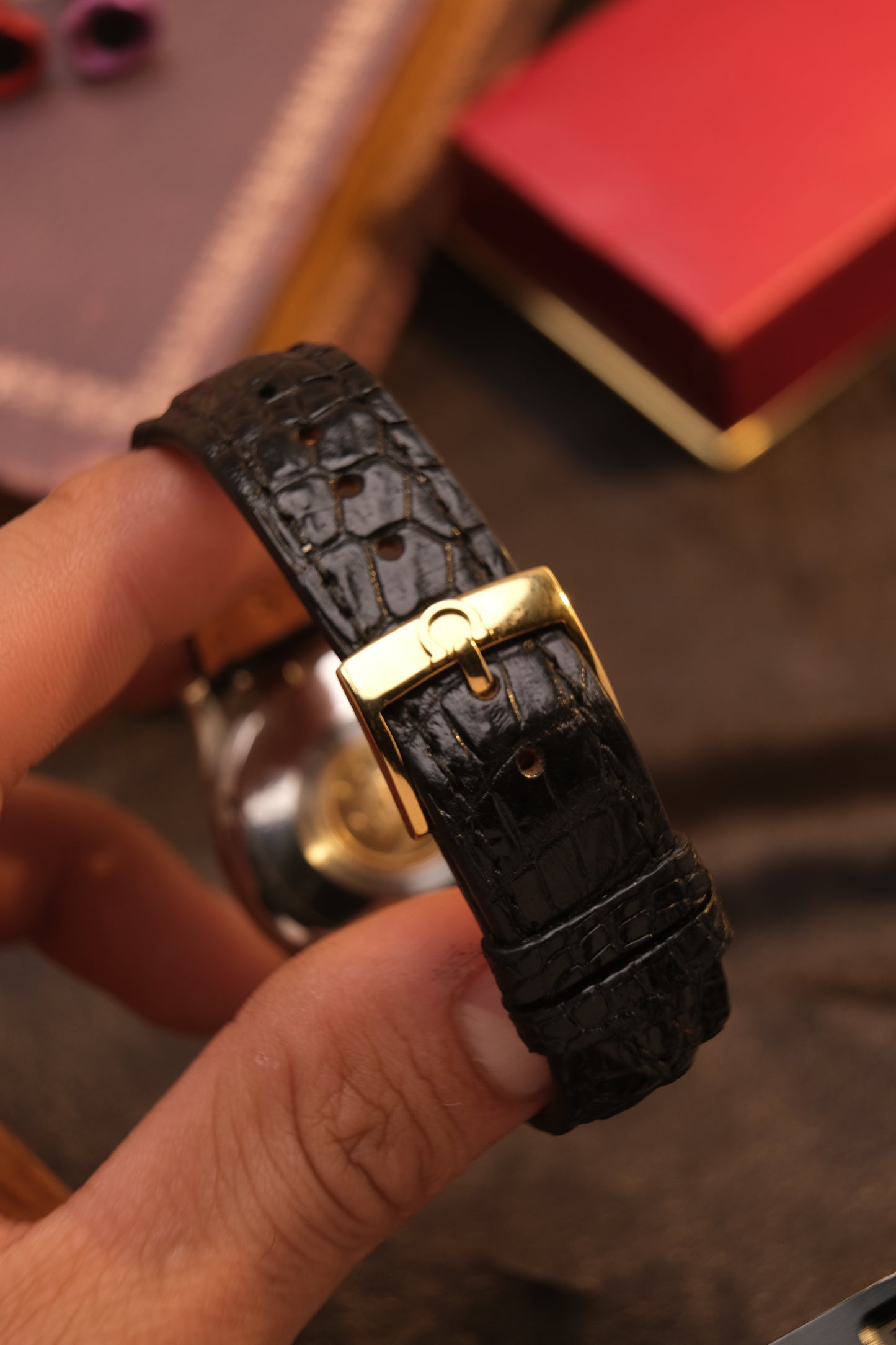 OMEGA CONSTELLATION PIE PAN DOG LEG GOLD AUTOMATIC CHRONOMETER REF. 168.005  Black Leather Strap