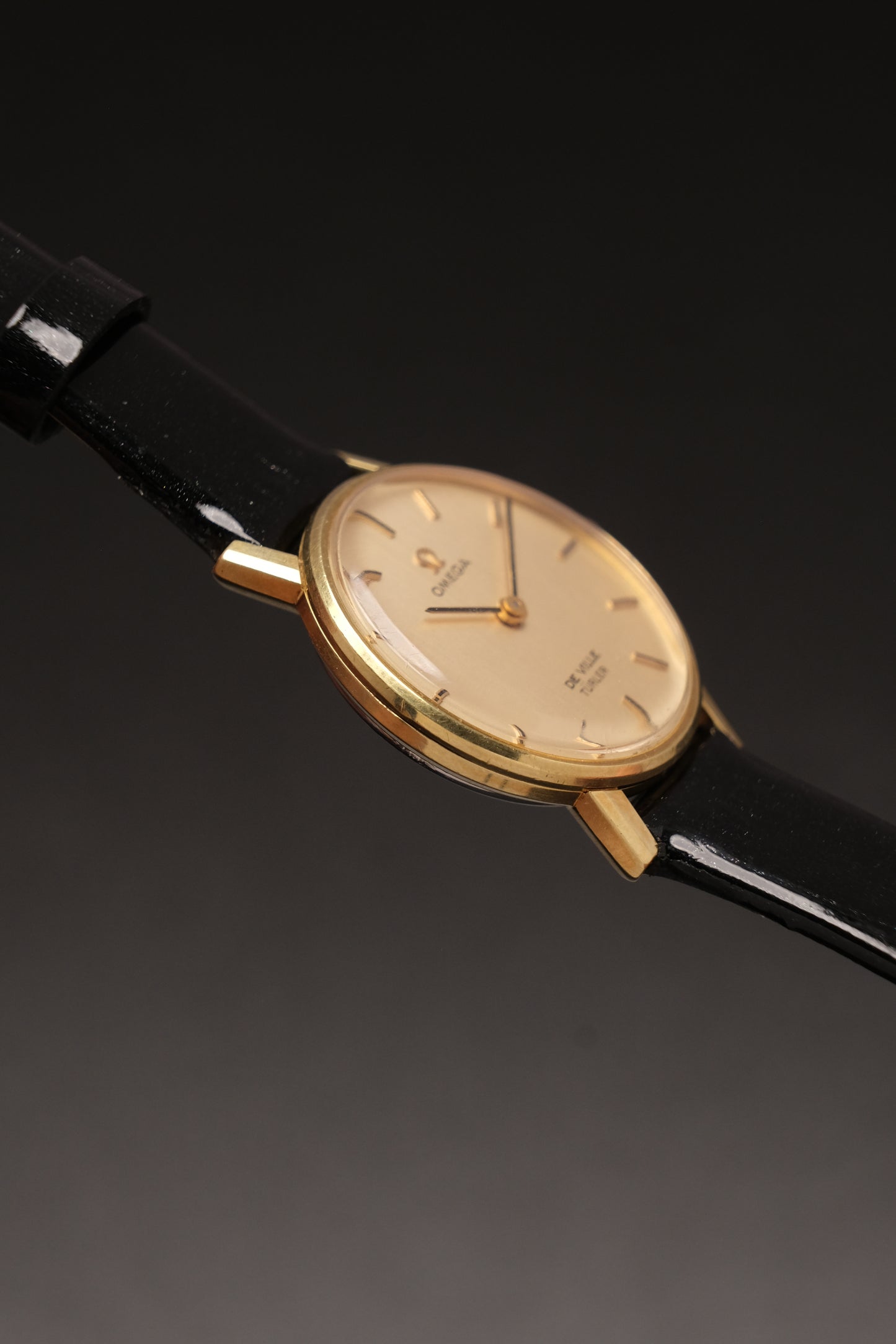 1970's Her Omega De Ville Turler  511.215 Cal. 625 Hand-Winding Vintage New Old Stock